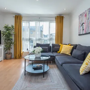 Apartment 2 Bed Town House With Garden In Hackney,, London